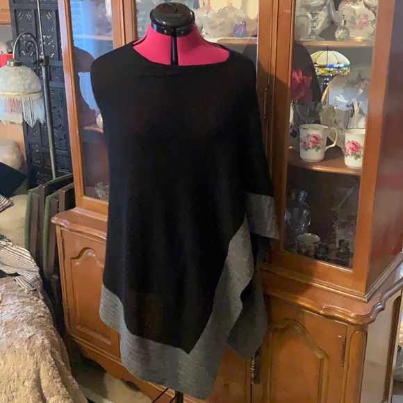 Celeste Sweaters - Celeste wool/Cashmere poncho grey black OS